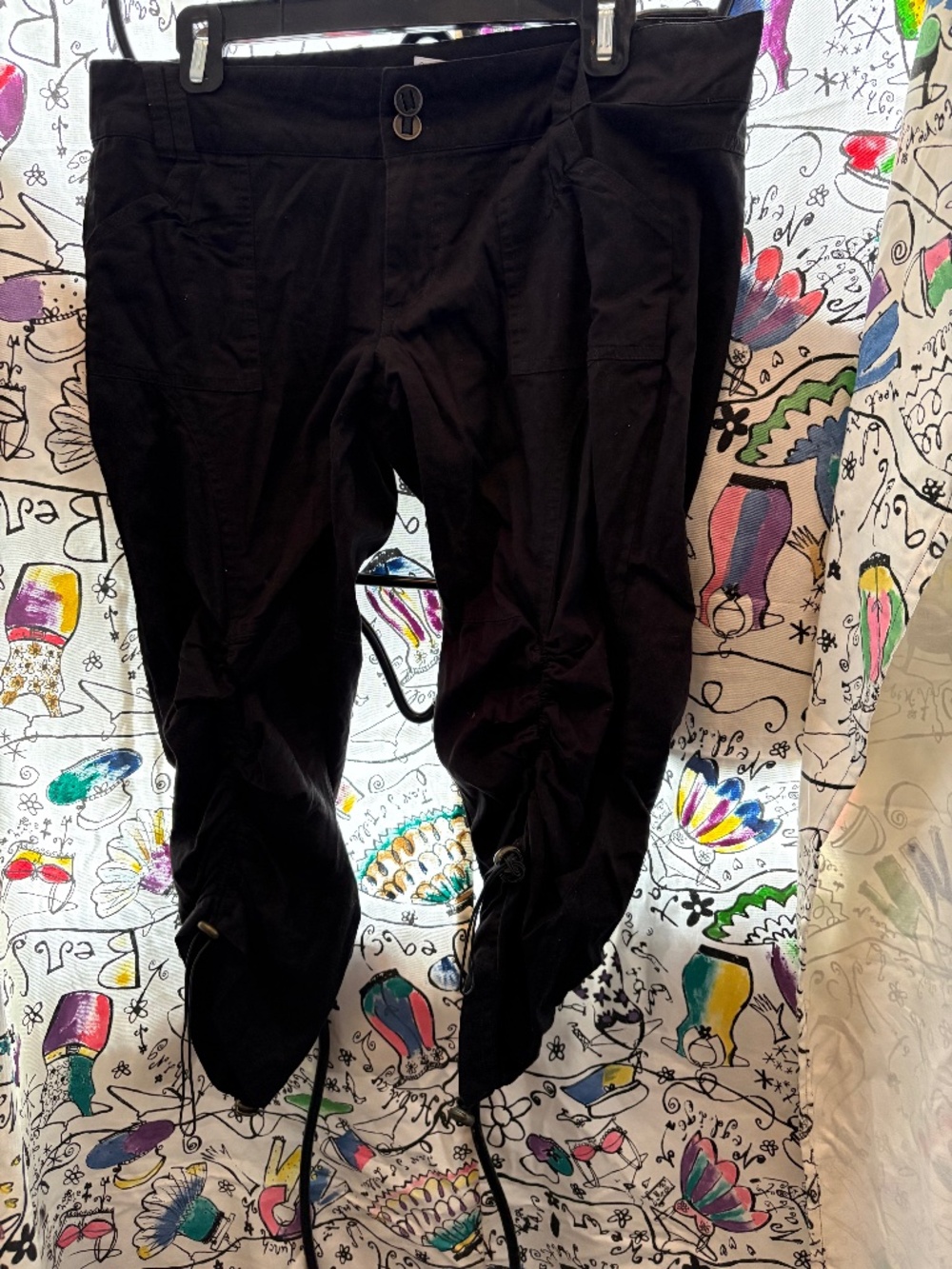 Rewind low rise retro capri’s with rushing at the hem.